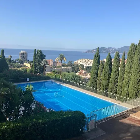 Calme Et Elegant Avec Vue Apartment